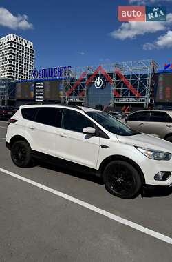Внедорожник / Кроссовер Ford Escape 2016 в 