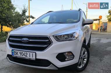 Внедорожник / Кроссовер Ford Escape 2018 в 