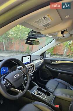 Внедорожник / Кроссовер Ford Escape 2021 в 