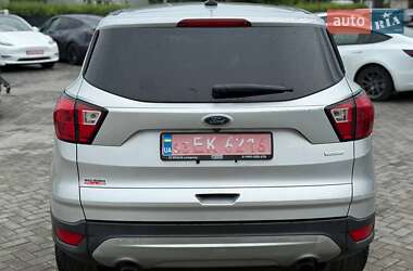 Внедорожник / Кроссовер Ford Escape 2019 в 