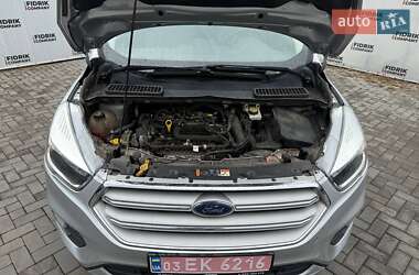 Внедорожник / Кроссовер Ford Escape 2019 в 