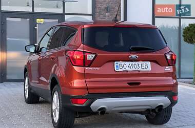 Внедорожник / Кроссовер Ford Escape 2018 в 