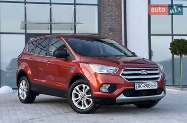 Внедорожник / Кроссовер Ford Escape 2018 в 