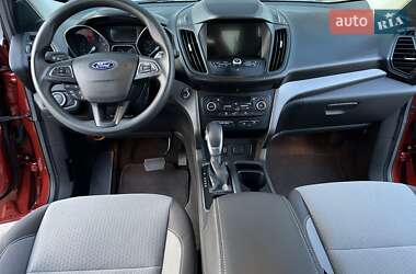 Внедорожник / Кроссовер Ford Escape 2018 в 