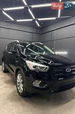 Внедорожник / Кроссовер Ford Escape 2016 в 