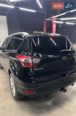 Внедорожник / Кроссовер Ford Escape 2016 в 