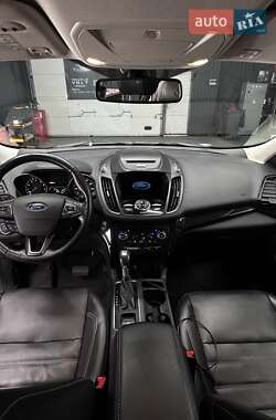 Внедорожник / Кроссовер Ford Escape 2016 в 