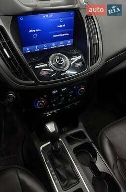 Внедорожник / Кроссовер Ford Escape 2016 в 