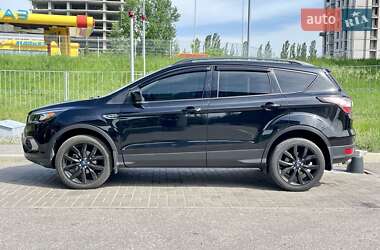 Внедорожник / Кроссовер Ford Escape 2018 в 