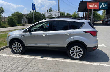 Внедорожник / Кроссовер Ford Escape 2018 в 
