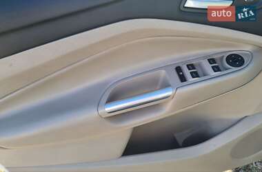 Внедорожник / Кроссовер Ford Escape 2014 в 