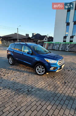Позашляховик / Кросовер Ford Escape 2017 в Рівному