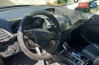 Внедорожник / Кроссовер Ford Escape 2018 в 