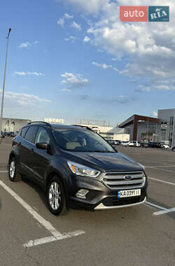 Внедорожник / Кроссовер Ford Escape 2018 в 
