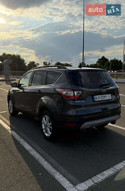 Внедорожник / Кроссовер Ford Escape 2018 в 