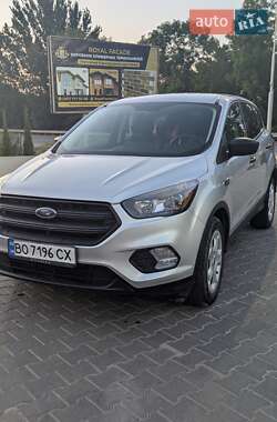 Внедорожник / Кроссовер Ford Escape 2017 в 