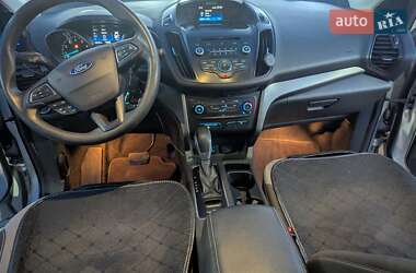 Внедорожник / Кроссовер Ford Escape 2017 в 