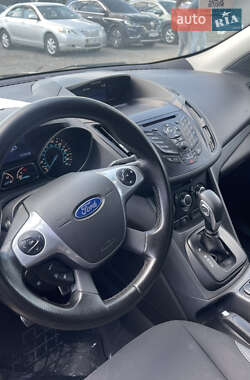 Внедорожник / Кроссовер Ford Escape 2014 в 