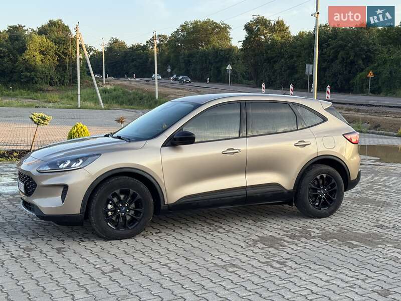 Позашляховик / Кросовер Ford Escape 2020 в Львові