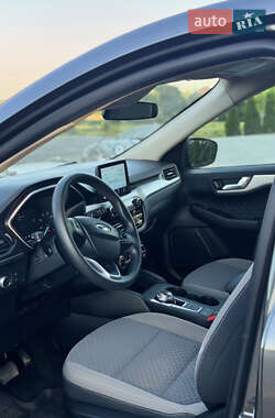 Внедорожник / Кроссовер Ford Escape 2019 в 