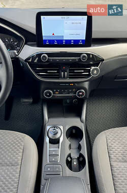 Внедорожник / Кроссовер Ford Escape 2020 в 