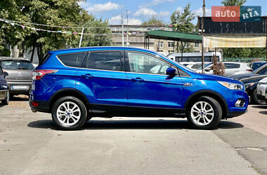 Внедорожник / Кроссовер Ford Escape 2016 в 
