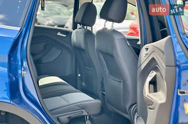 Внедорожник / Кроссовер Ford Escape 2016 в 