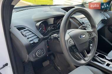 Внедорожник / Кроссовер Ford Escape 2018 в 