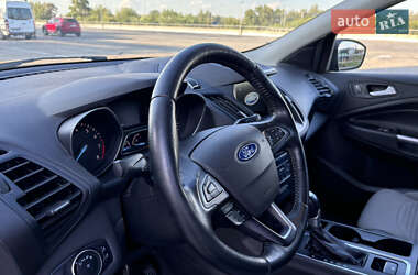 Позашляховик / Кросовер Ford Escape 2016 в 