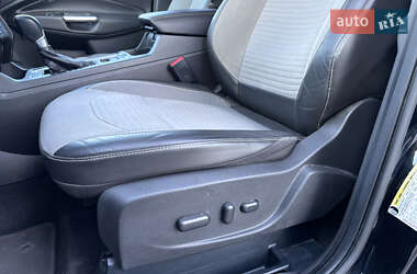 Позашляховик / Кросовер Ford Escape 2016 в 