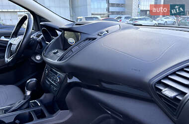 Позашляховик / Кросовер Ford Escape 2016 в 