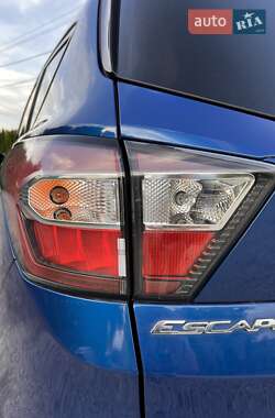 Внедорожник / Кроссовер Ford Escape 2018 в 