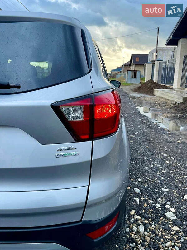 Внедорожник / Кроссовер Ford Escape 2019 в Киеве