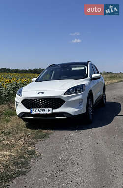 Внедорожник / Кроссовер Ford Escape 2021 в 