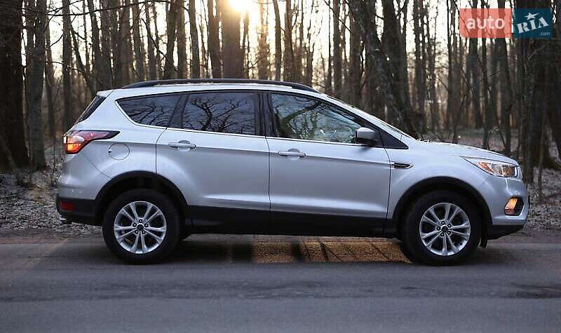 Внедорожник / Кроссовер Ford Escape 2018 в Ивано-Франковске