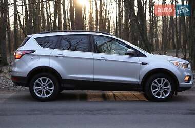 Позашляховик / Кросовер Ford Escape 2018 в 