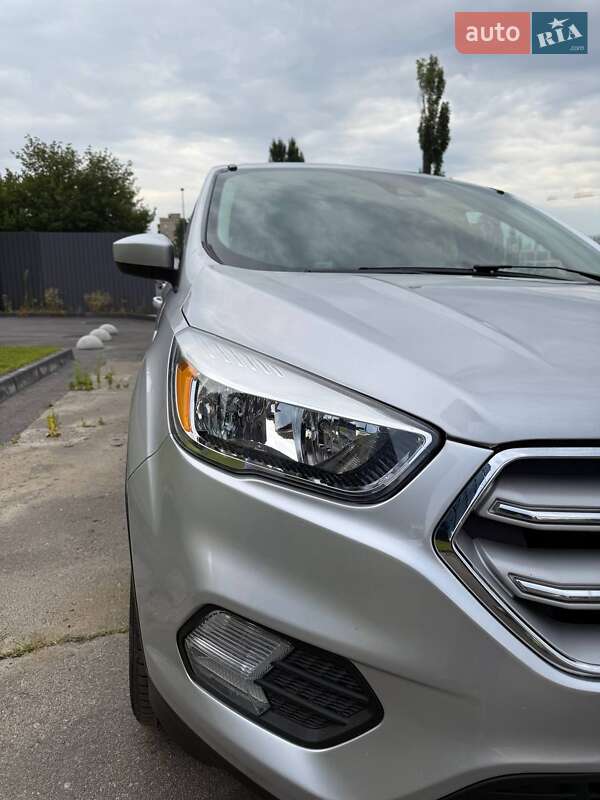 Внедорожник / Кроссовер Ford Escape 2018 в Броварах