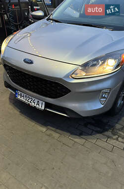 Внедорожник / Кроссовер Ford Escape 2022 в 
