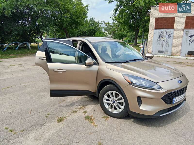 Позашляховик / Кросовер Ford Escape 2019 в Черкасах