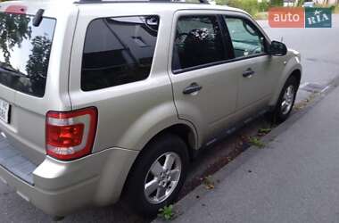 Позашляховик / Кросовер Ford Escape 2011 в 