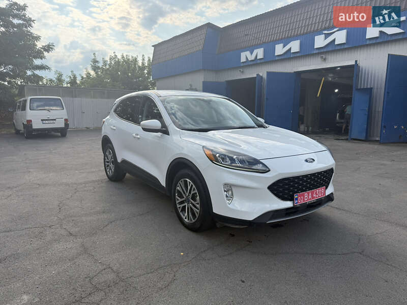 Внедорожник / Кроссовер Ford Escape 2022 в 