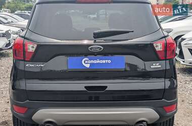 Внедорожник / Кроссовер Ford Escape 2018 в 