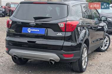 Внедорожник / Кроссовер Ford Escape 2018 в 