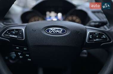 Внедорожник / Кроссовер Ford Escape 2019 в 
