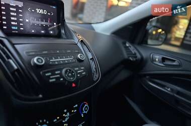 Внедорожник / Кроссовер Ford Escape 2019 в 