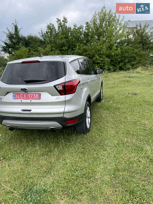 Позашляховик / Кросовер Ford Escape 2019 в Івано-Франківську