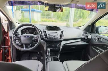 Внедорожник / Кроссовер Ford Escape 2017 в 