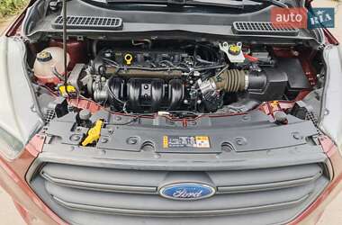 Внедорожник / Кроссовер Ford Escape 2017 в 