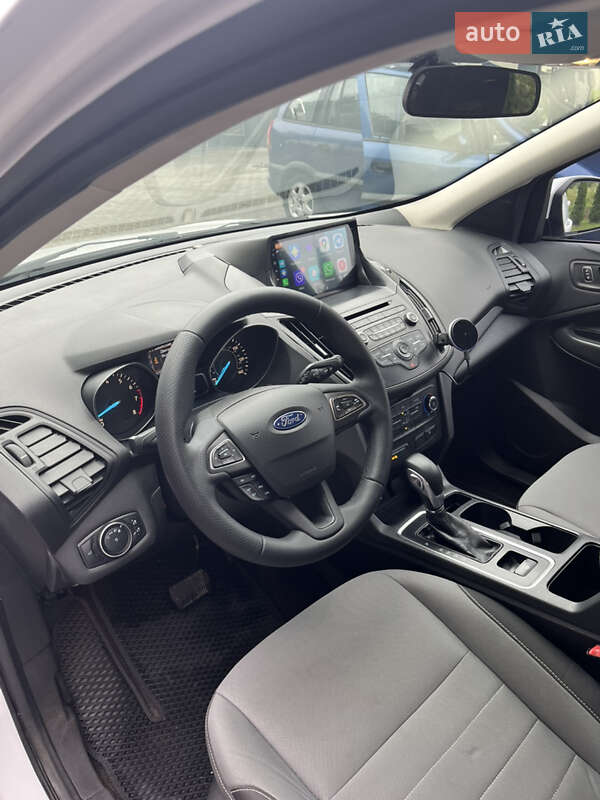 Позашляховик / Кросовер Ford Escape 2016 в Ходореві