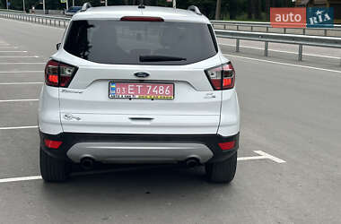 Внедорожник / Кроссовер Ford Escape 2017 в 